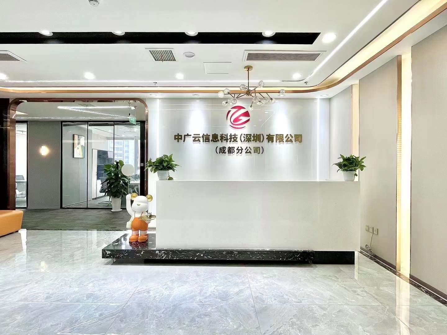 成华区理工大双地铁口391平 5隔间30工位 无加时费 精装带家具 招商中央华城办公室出租