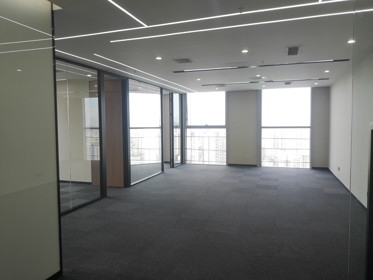 人民北路地铁口 金牛万达甲写 精装172平 现房 品质楼盘|金牛区写字楼|金牛区办公室|租小团
