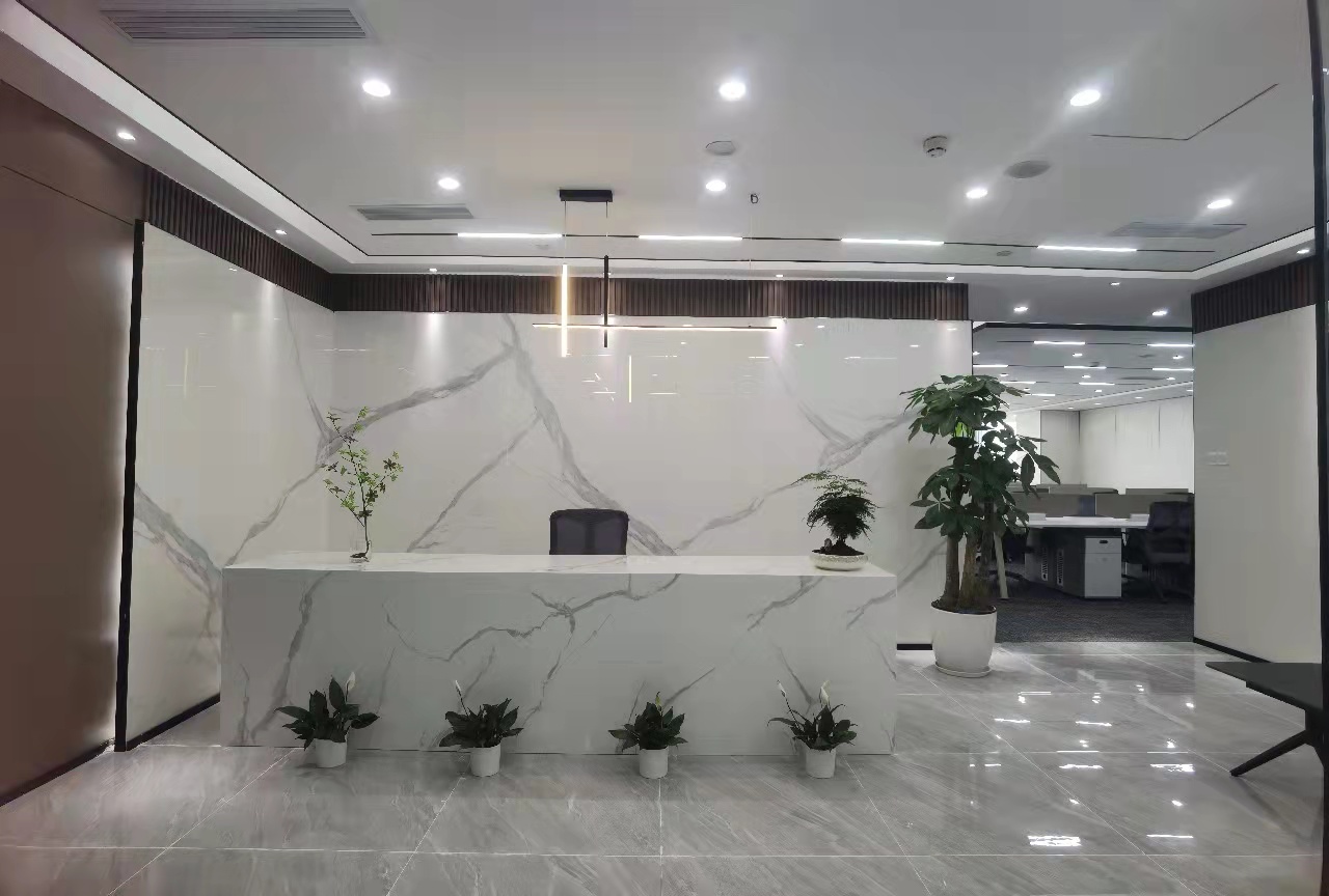 市中心航天科技大厦5隔间40工位艺术精装带家具高区采光特价在租