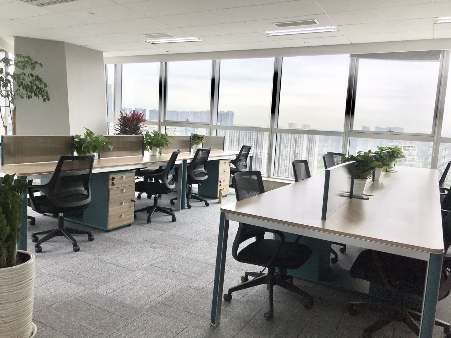 三街甲级写字楼 238平方 3隔间20工位内 视野无敌 精装带家具 户型方正 希顿国际广场|高新区写字楼|高新区办公室|租小团