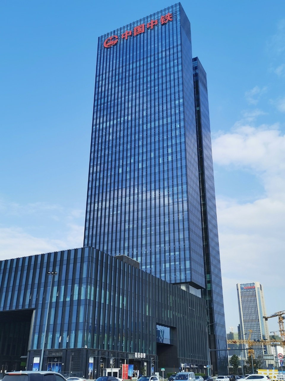 中铁卓越中心超大路演厅艺术装修带家具低公摊无加时费近地铁甲级写字楼采光通透双开玻璃门大气前台