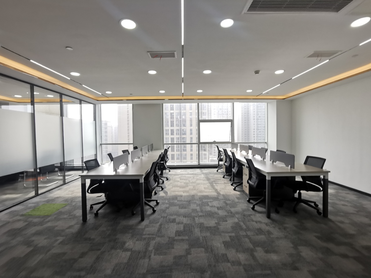 金科北路 168平方 3隔间18工位 户型方正 精装带家具 安格斯峰汇中心|金牛区写字楼|金牛区办公室|租小团