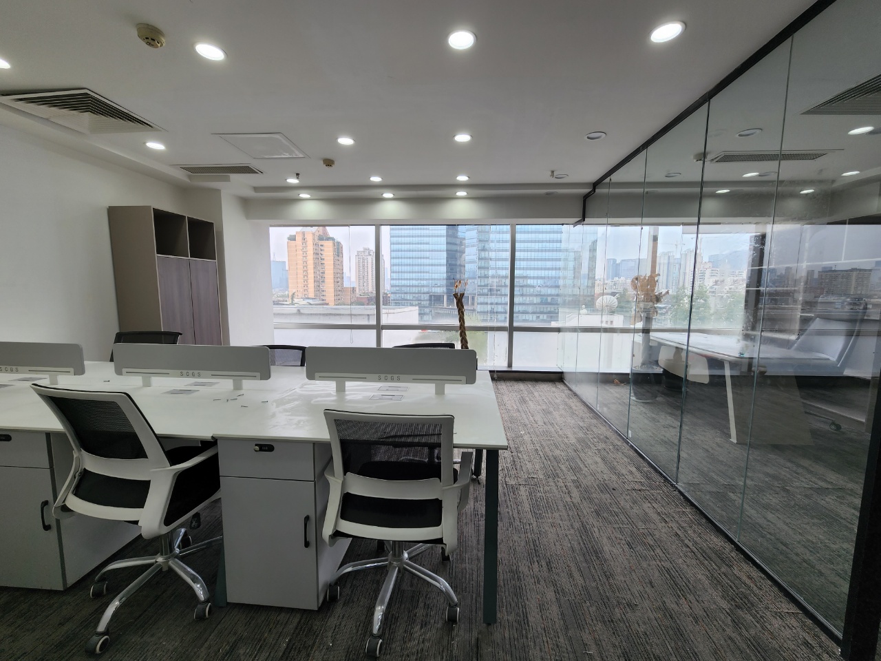 倪家桥地铁口小面积 2隔间10工位 报价含物业  拎包入住 威斯顿联邦