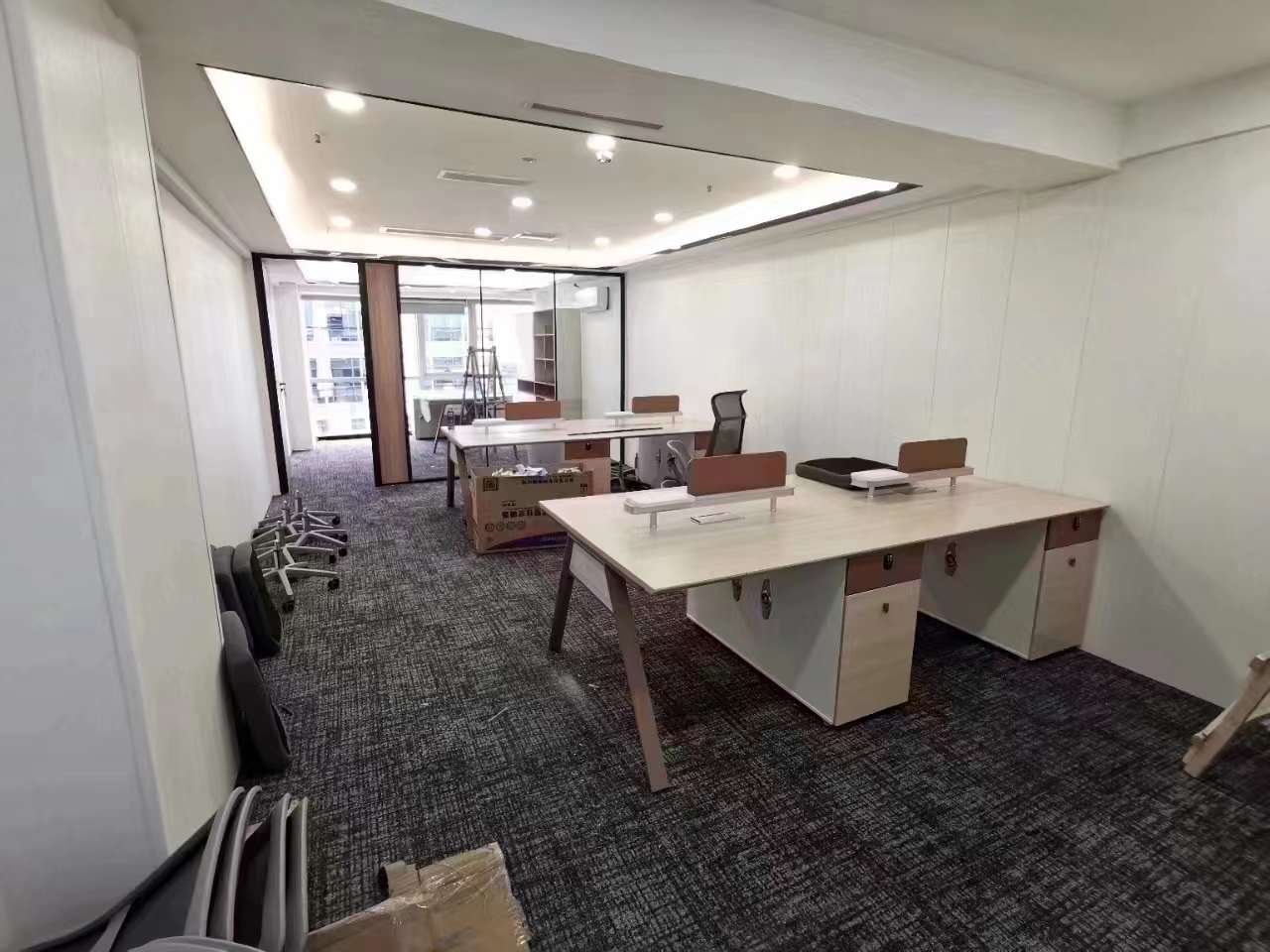 孵化园地铁口精装房源 小面积 1隔间8工位  报价含物业 拎包入住 奥克斯广场 成都写字楼出租