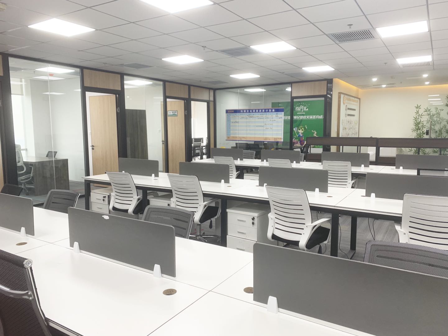 地铁口上丨电梯口丨时代8号220平 市中心东大街商圈