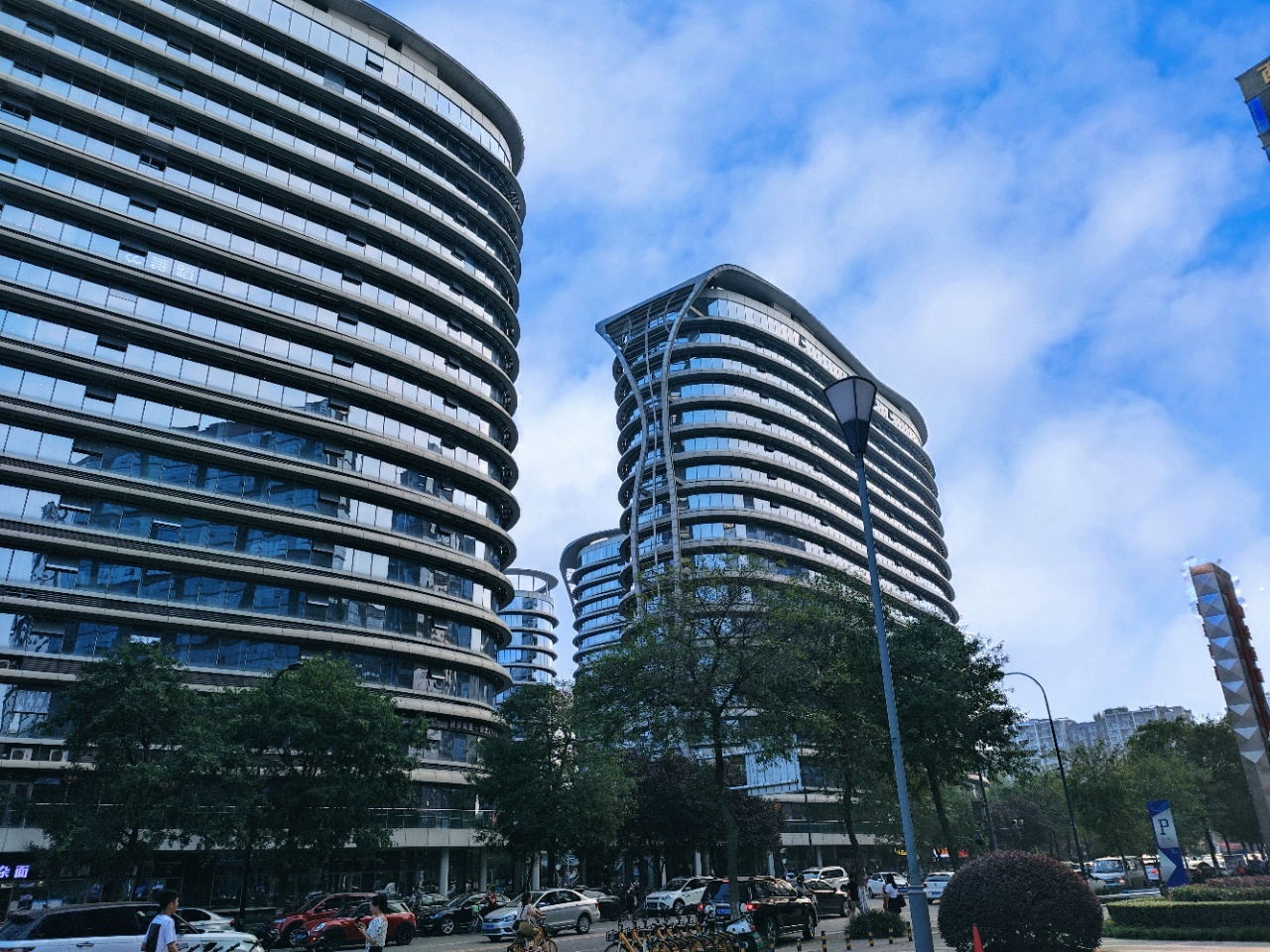 西环广场3隔间20工位采光通透精装修带家具低公摊无加时费双开玻璃门近地铁