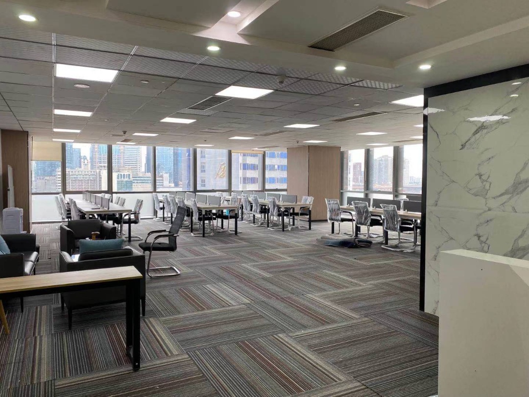 富力中心385平米现房精装带家具，大开间多工位