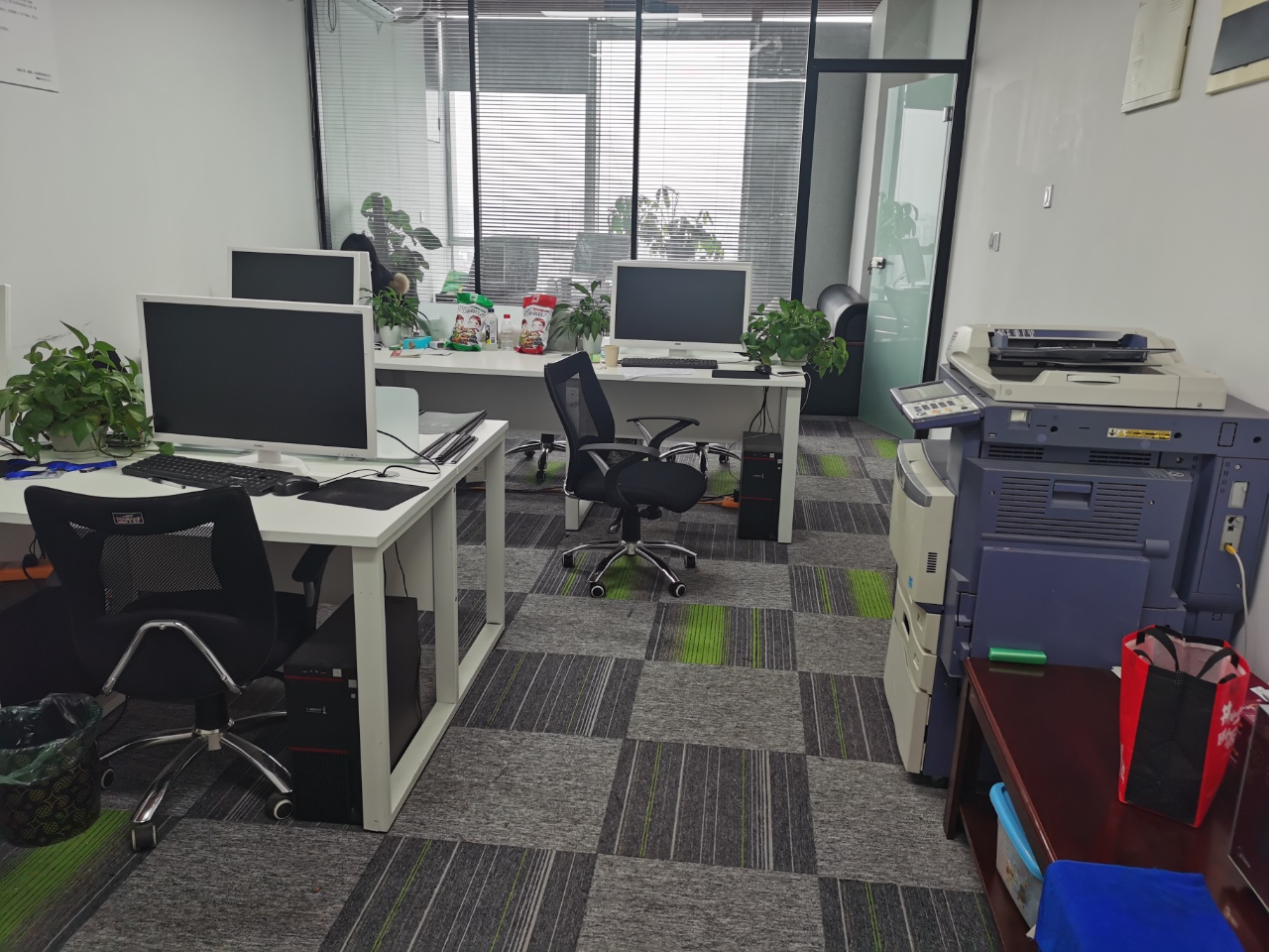 瑞安中心 1隔间10工位 双地铁 采光通透 精装修带家具|金牛区写字楼|金牛区办公室|租小团