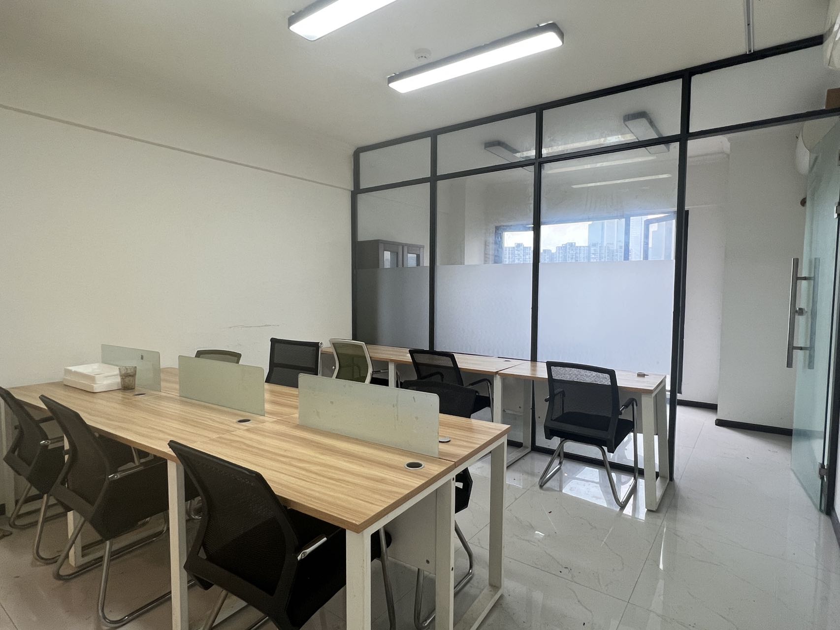 天府新区创业小户型 48平方 1隔间9工位 精装带家具 蓝润置地广场