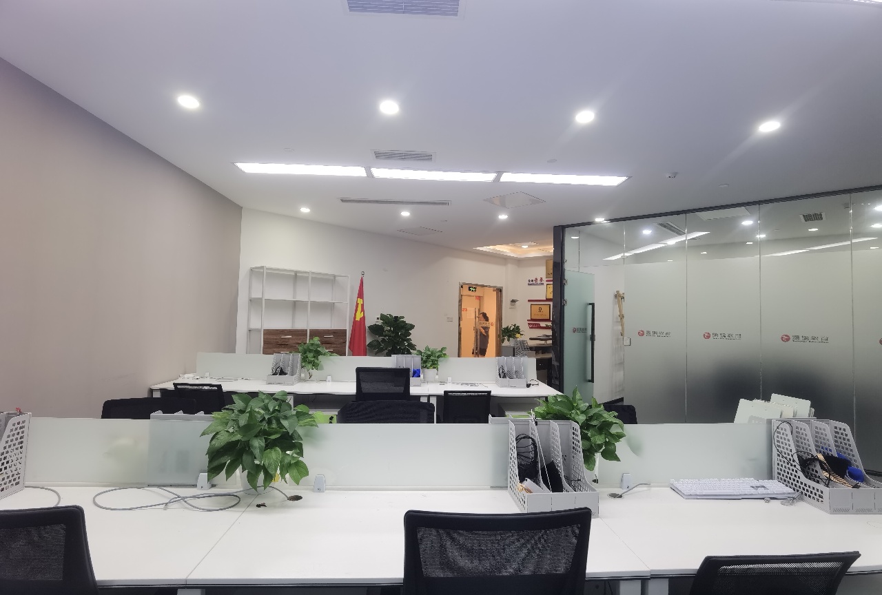 东方希望天祥广场2隔间12工位 高区视野 精装修带家具 采光通透|高新区写字楼|高新区办公室|租小团