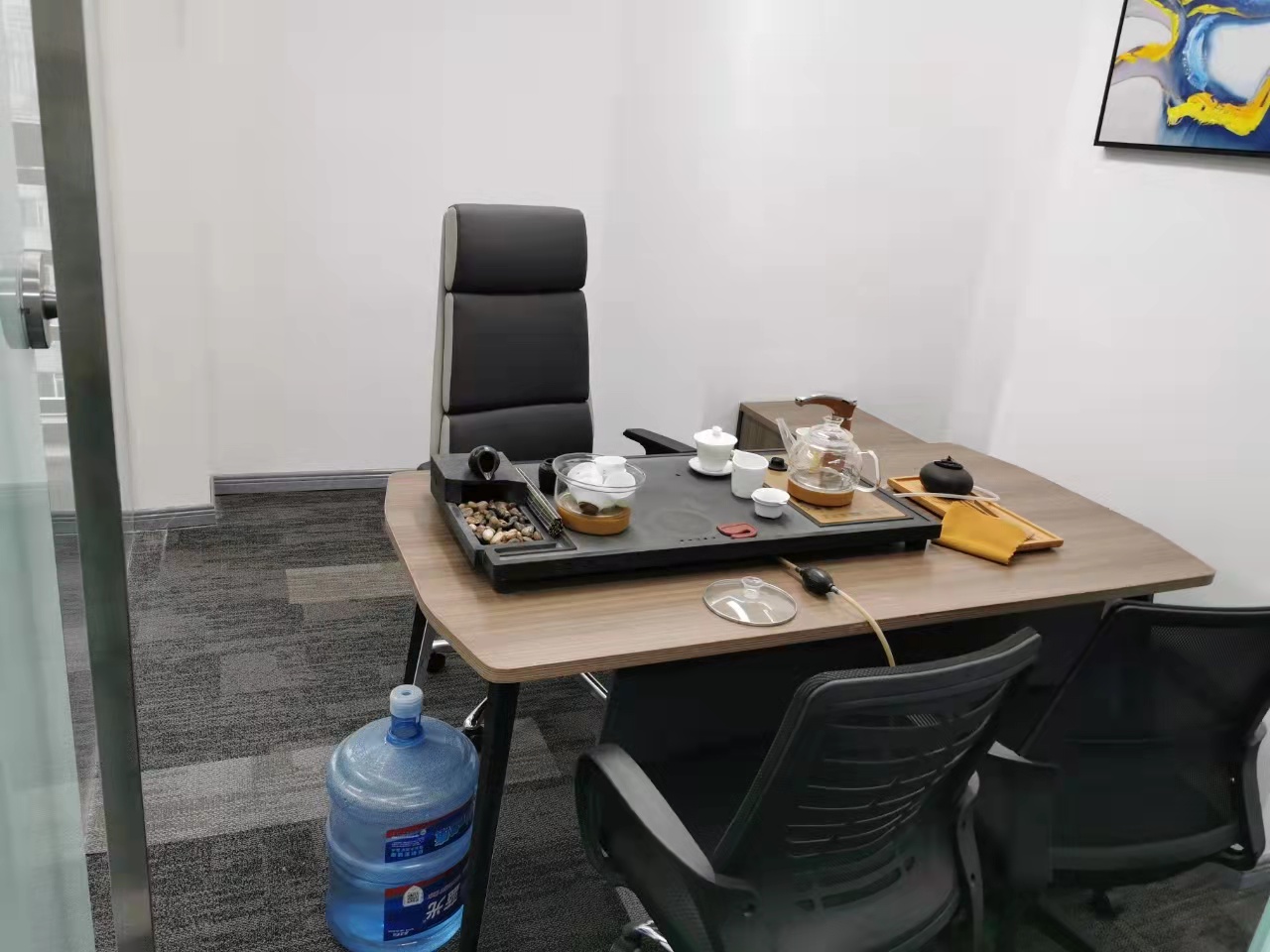 锦江区天府广场东大街阳光金融大厦2隔间8工位办公室 精装带家具