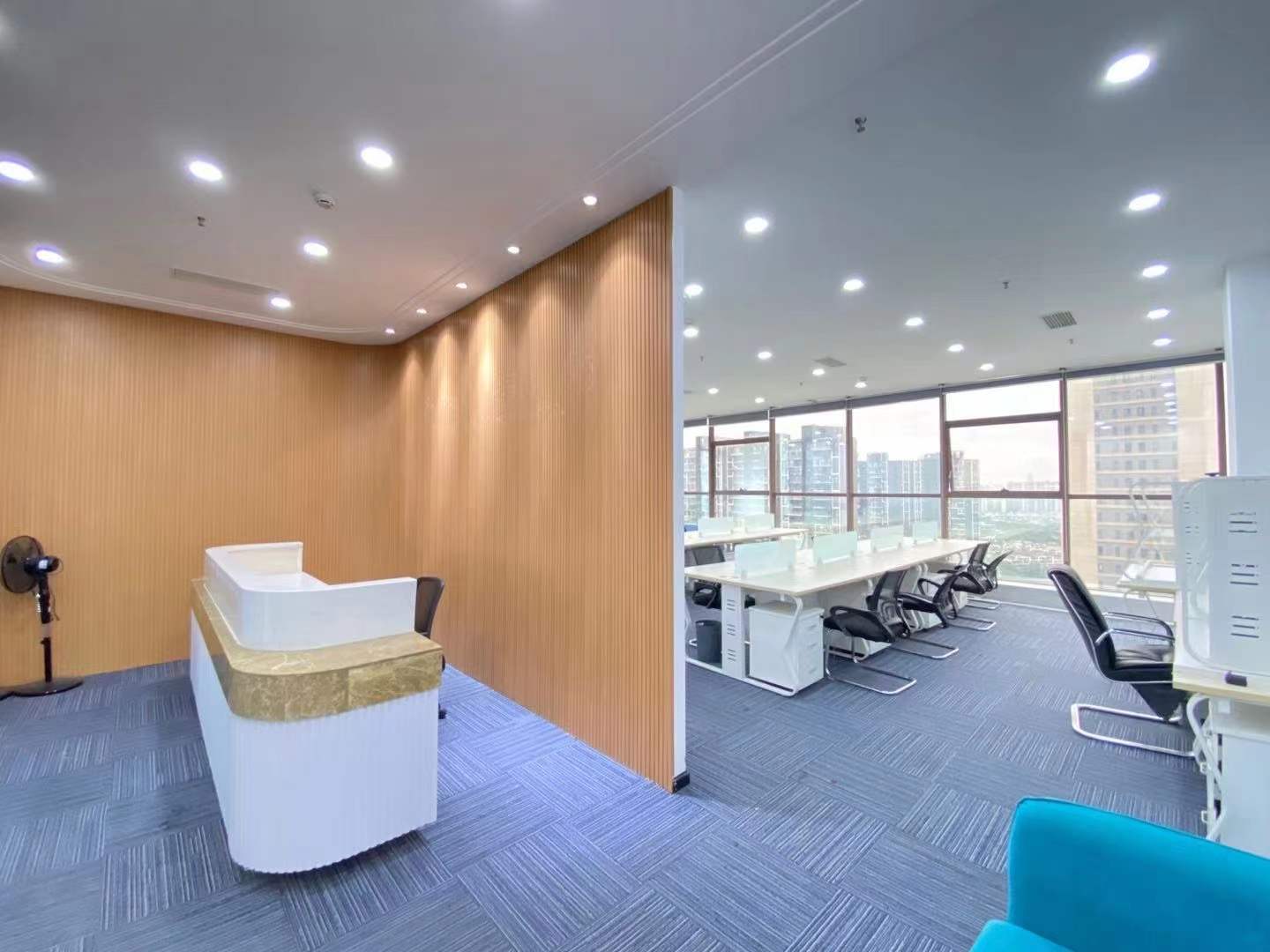 高新天府五街纯写办公谢威中心精装特价3隔间30工位