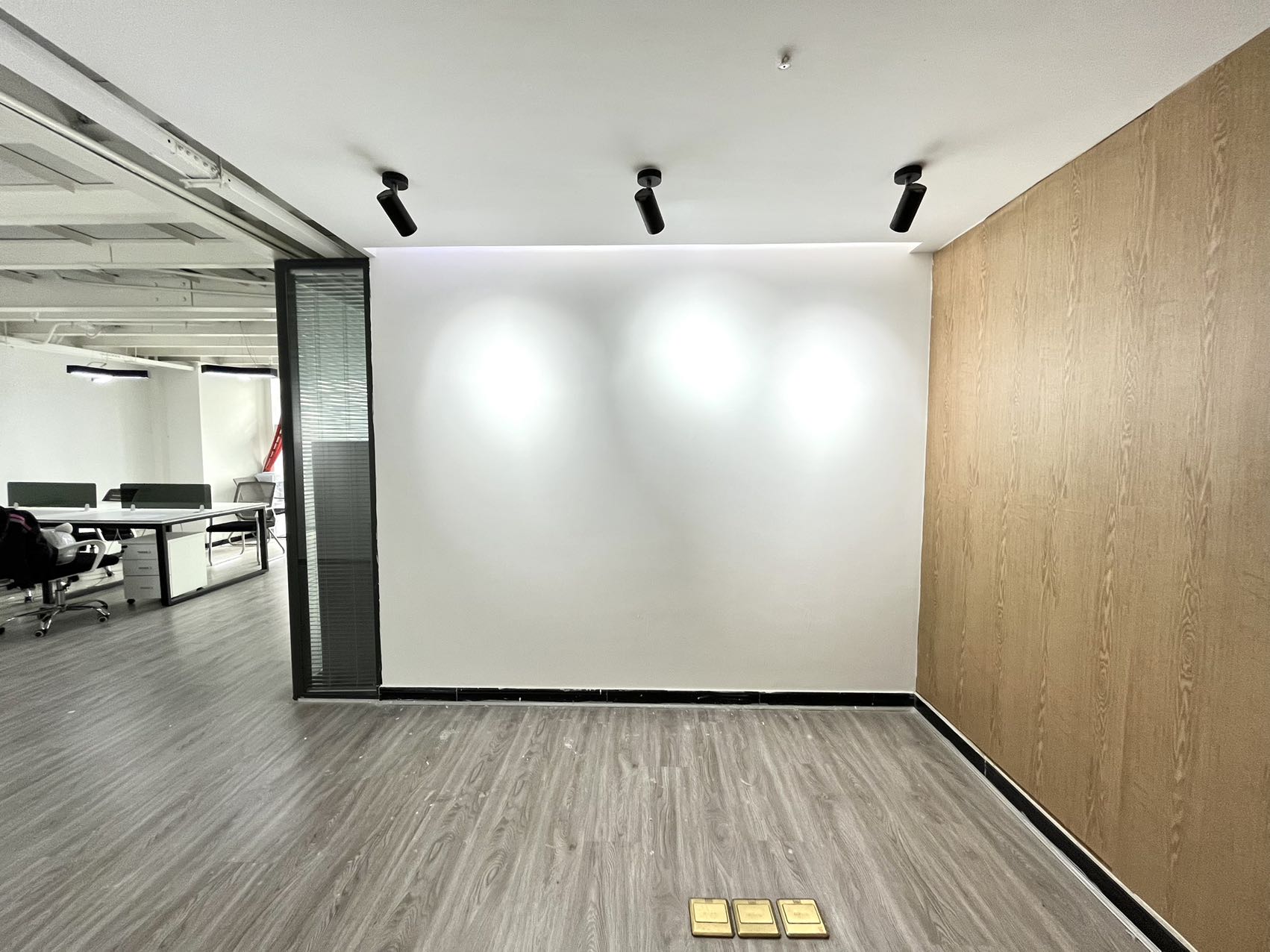 三街跃层 无加时 3隔32工位 租一层的两层  无加时费 利用率超高  拎包入住 福年广场