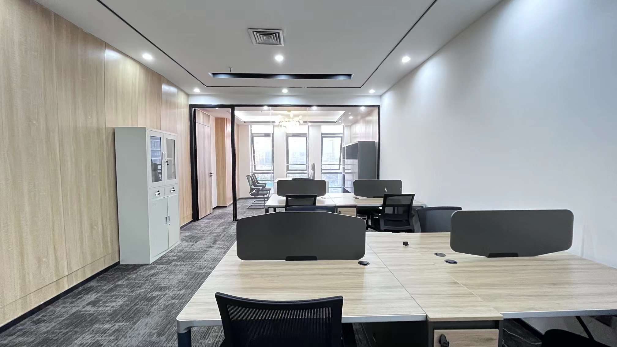 天府四街 创业小面积 1隔间12工位 精装带家具 航兴国际广场