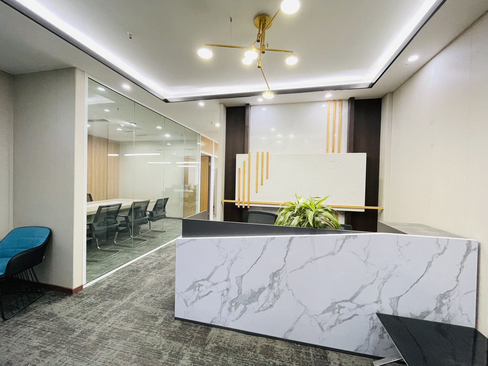 高新区环球中心3隔间16工位艺术精装带家具高区采光房东特价在租