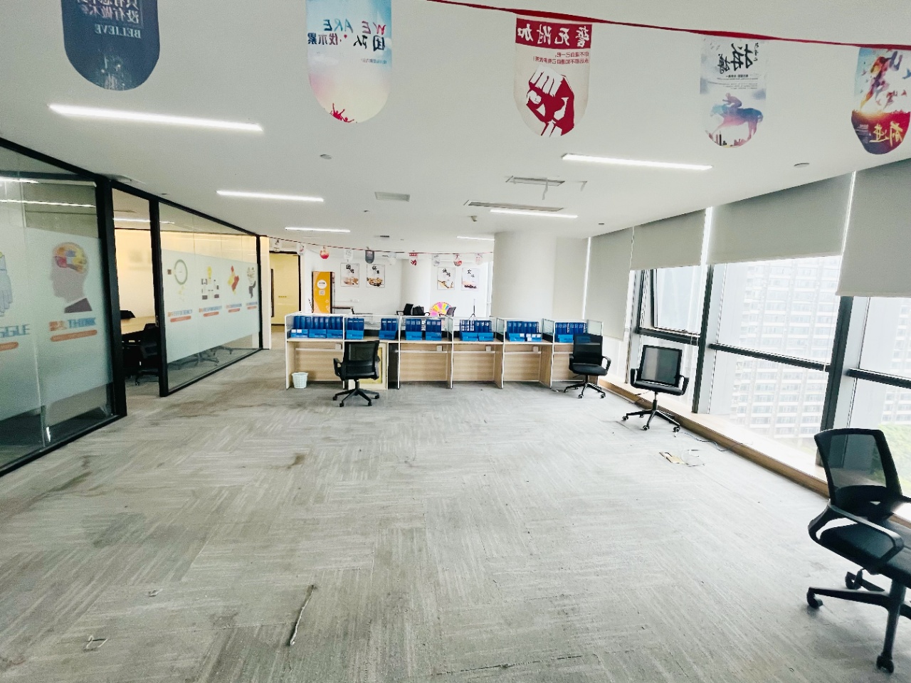 市中心骡马市地铁 306平方 3隔间50工位 利用率超高 工位多富力中心成都办公室出租