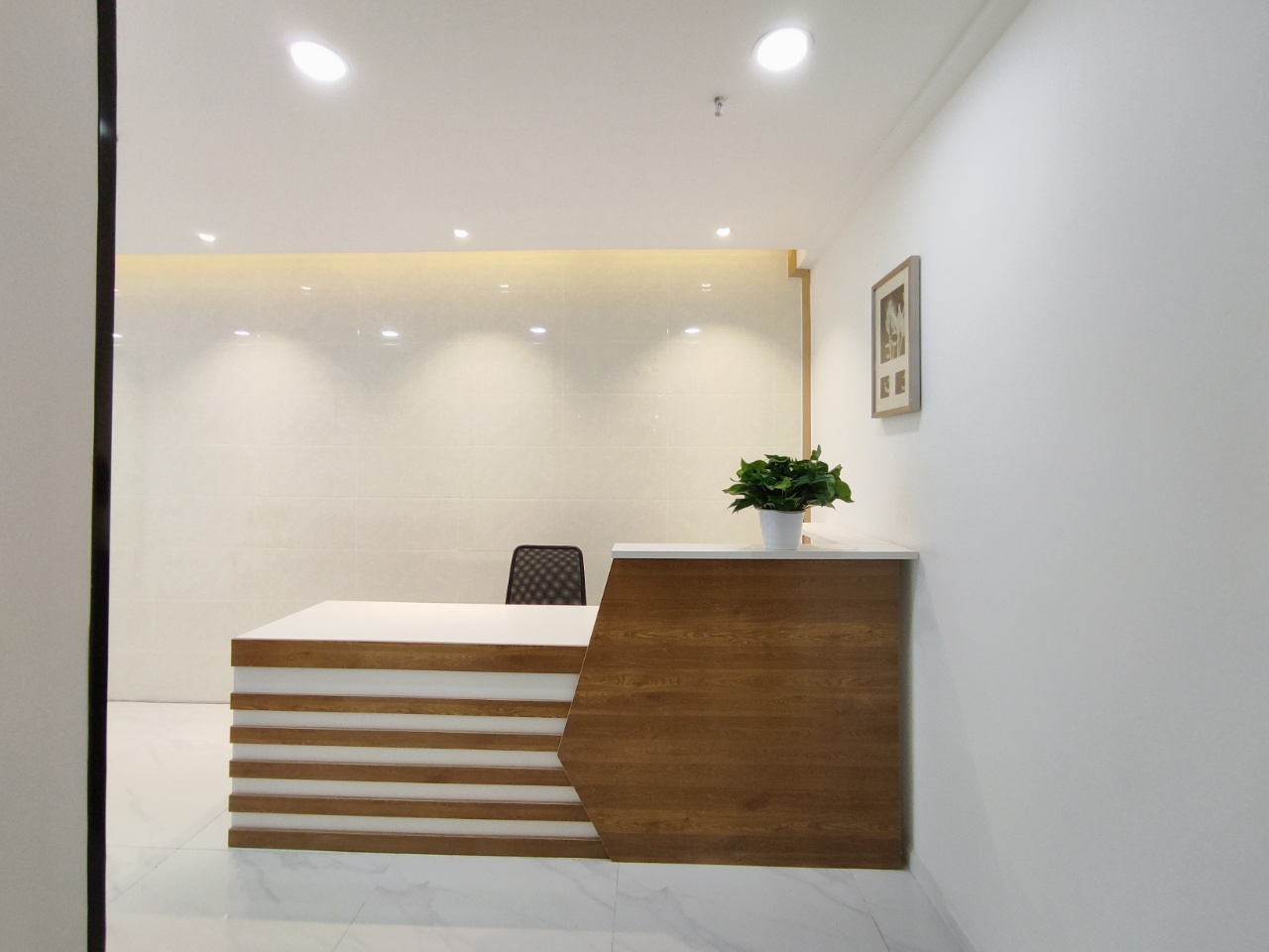 青羊万达广场地铁口精装带家具3隔间10工位|青羊区写字楼|青羊区办公室|租小团