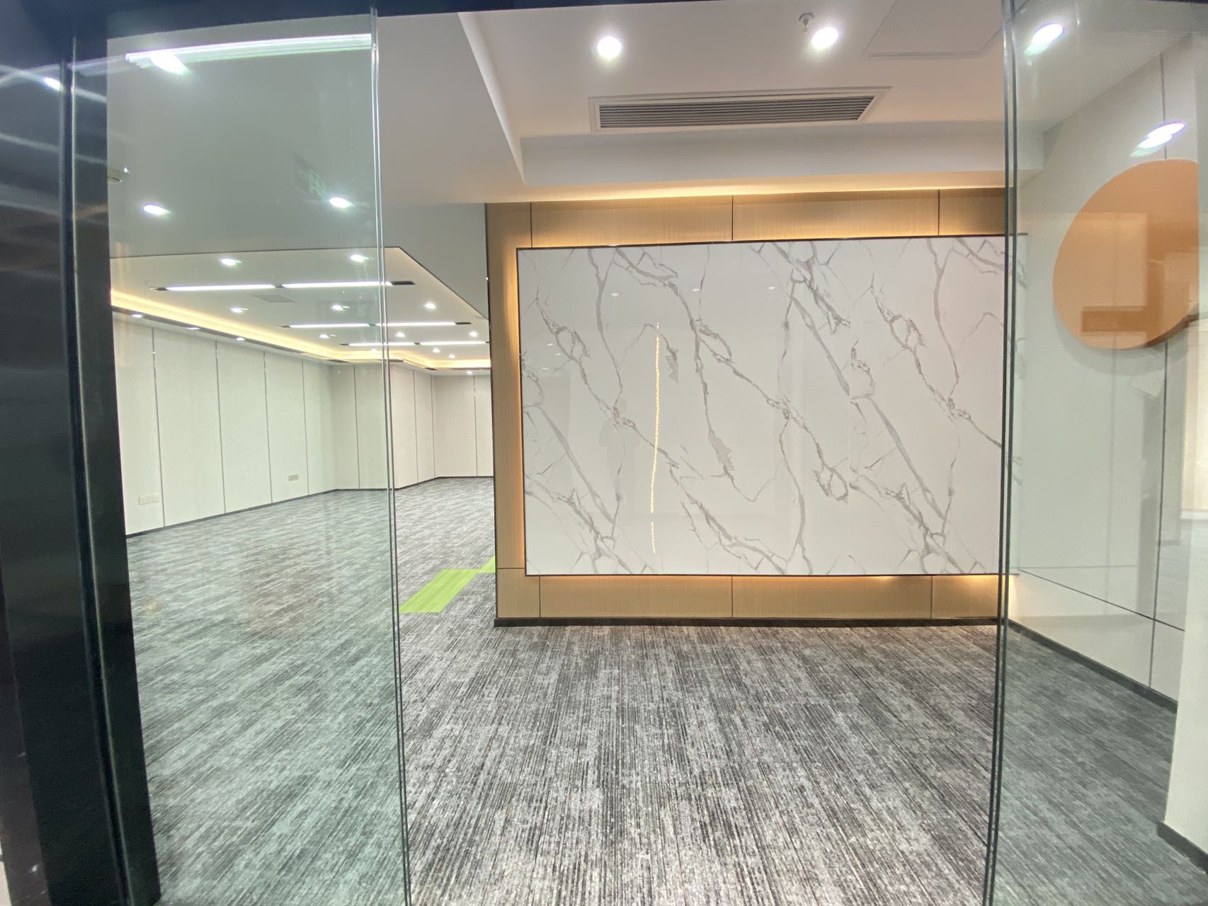 雄飞中心市中心 春熙路 2隔间18工位 采光通透 近地铁 甲级写字楼