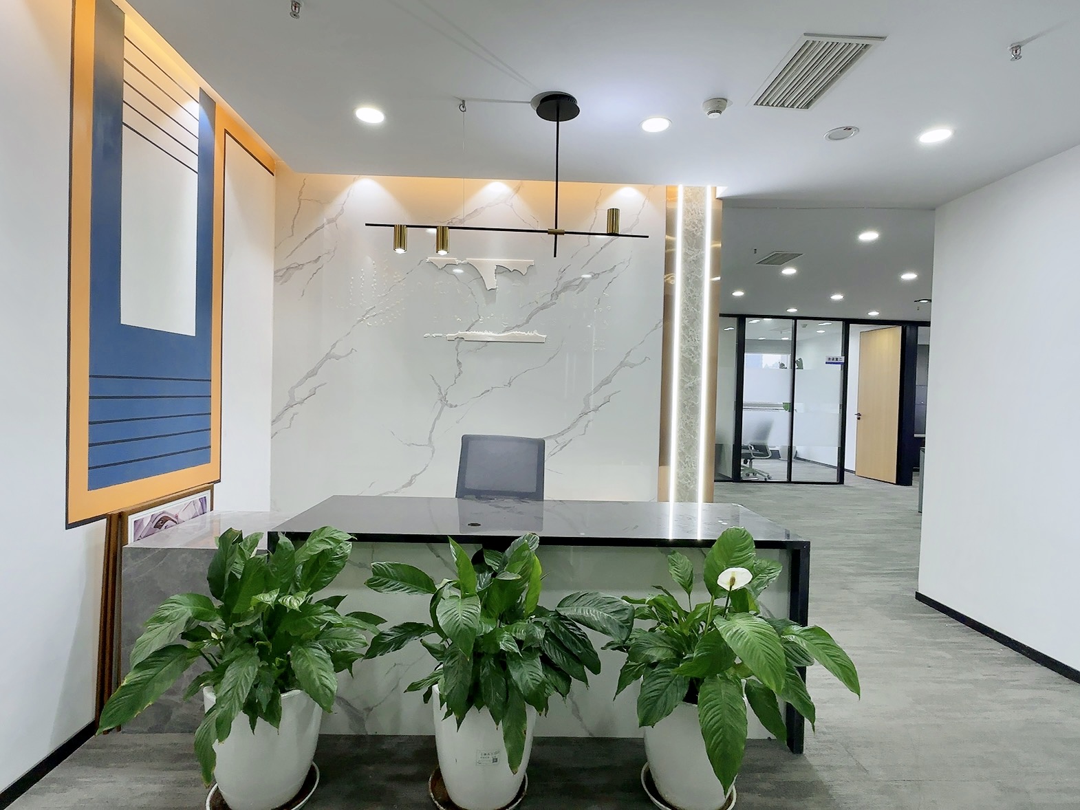 春熙路甲级写字楼 243平 4隔间25工位 户型方正 利用率高  精装带家具 时代广场
