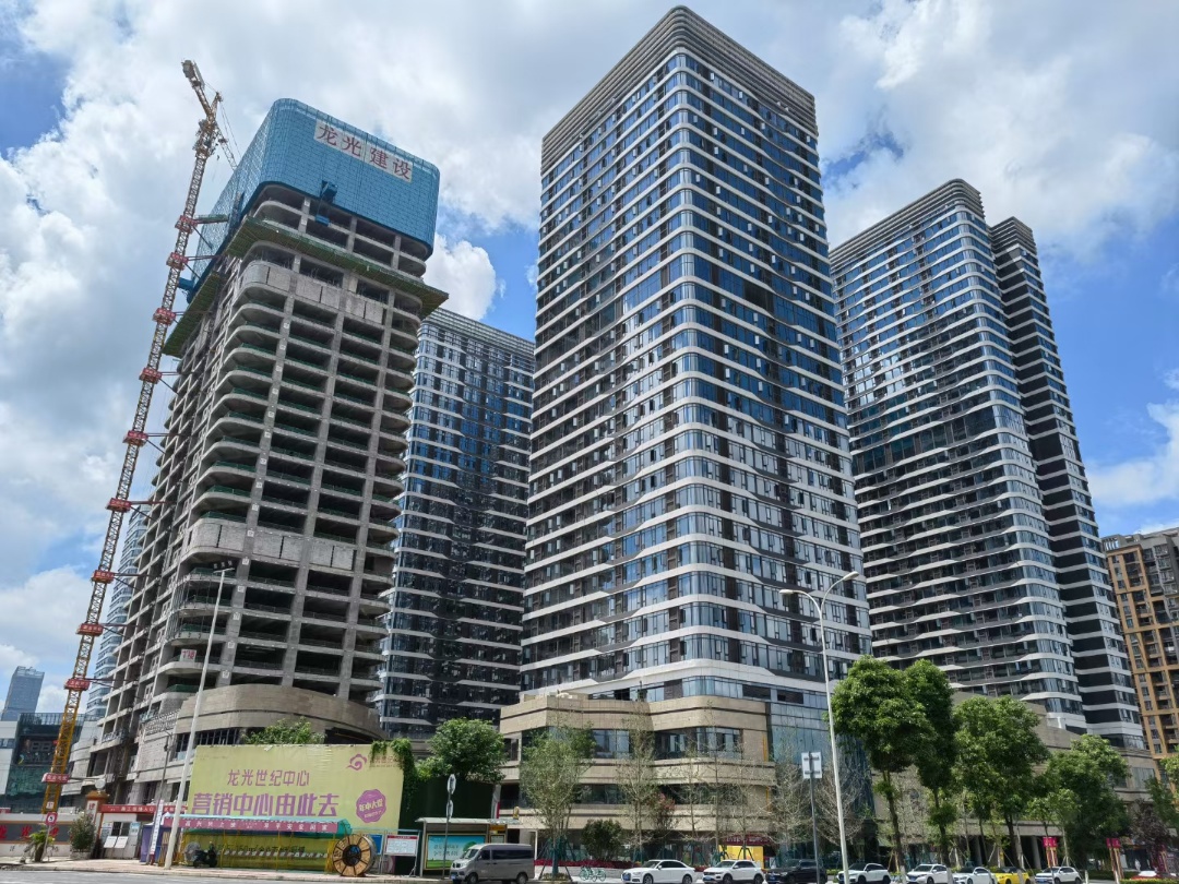 成华区十里店龙光世纪写字楼出租58平1隔间10工位精装带家具无加时费超高得房率包物业|成华区写字楼|成华区办公室|租小团