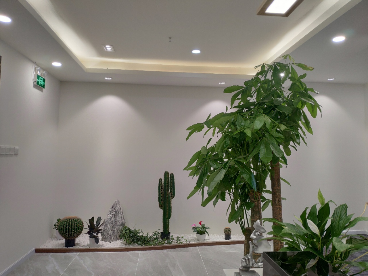 武侯区高新区火车南站康普雷斯写字楼出租280平4隔间20工位精装带家具现房特价出租