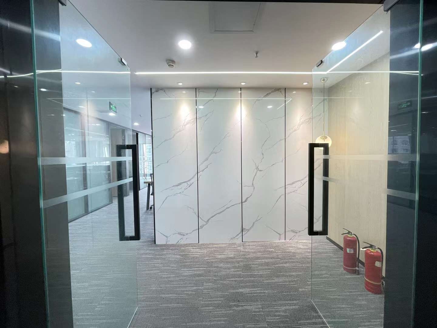 春熙路甲级写字楼 无加时费 205平 3隔间26工位 利用率高  精装带家具 时代广场