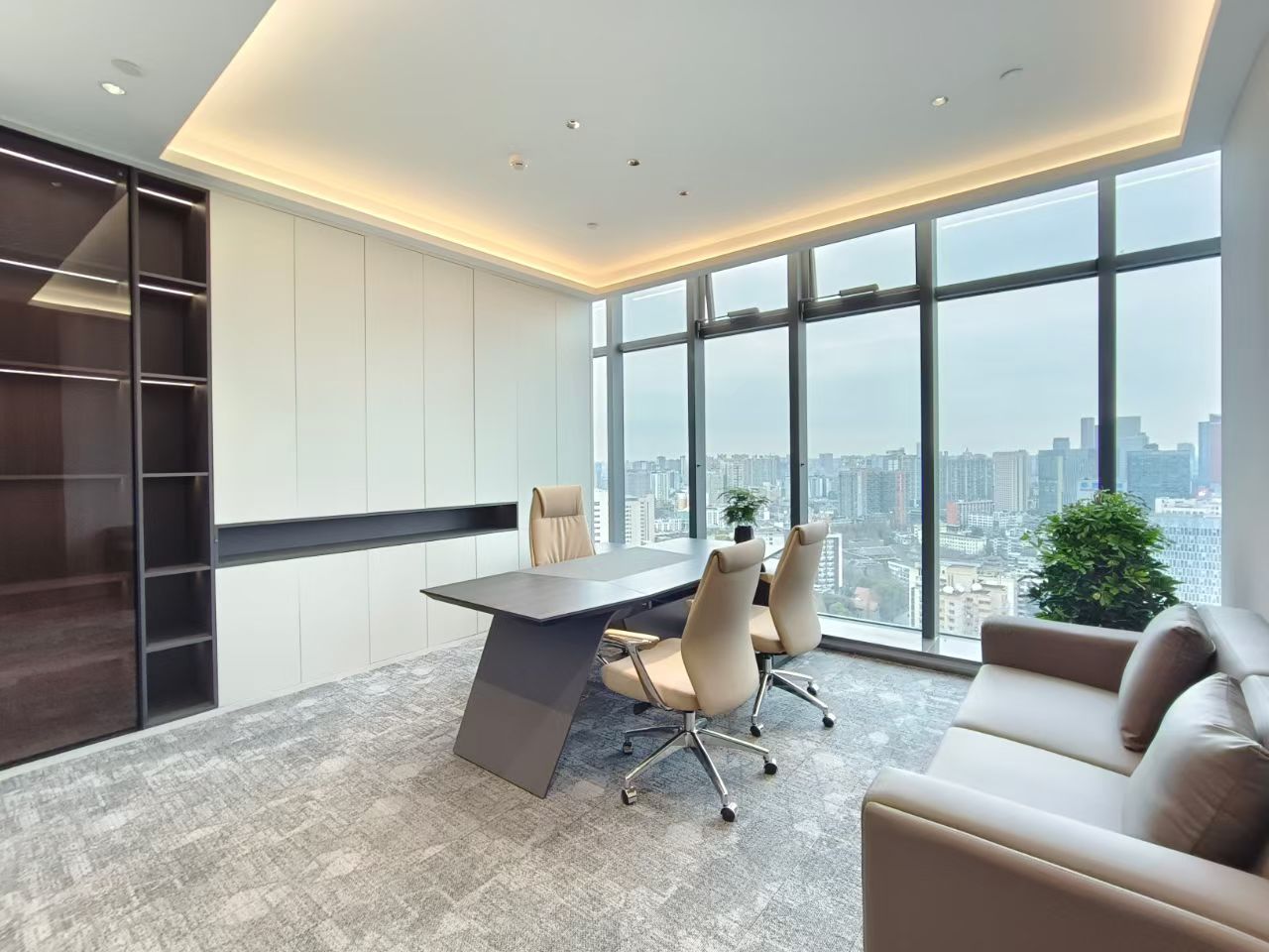 武侯区华西坝/省体育馆地铁 服务面积244平 5隔间12工位 含物业费 带家具 蓝润瑞宸中心办公室出租