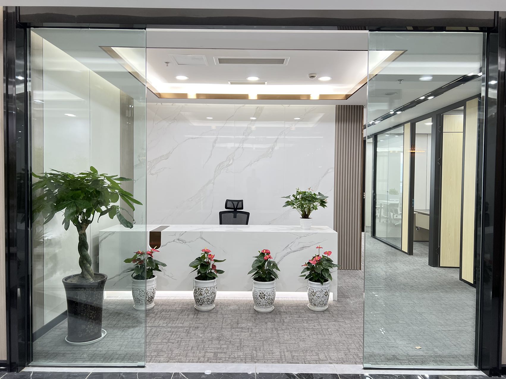 金融城无加时费 203平 位置巴适 利用率高203平 4隔间24工位接待区 金融城布鲁明顿广场写字楼出租|高新区写字楼|高新区办公室|租小团