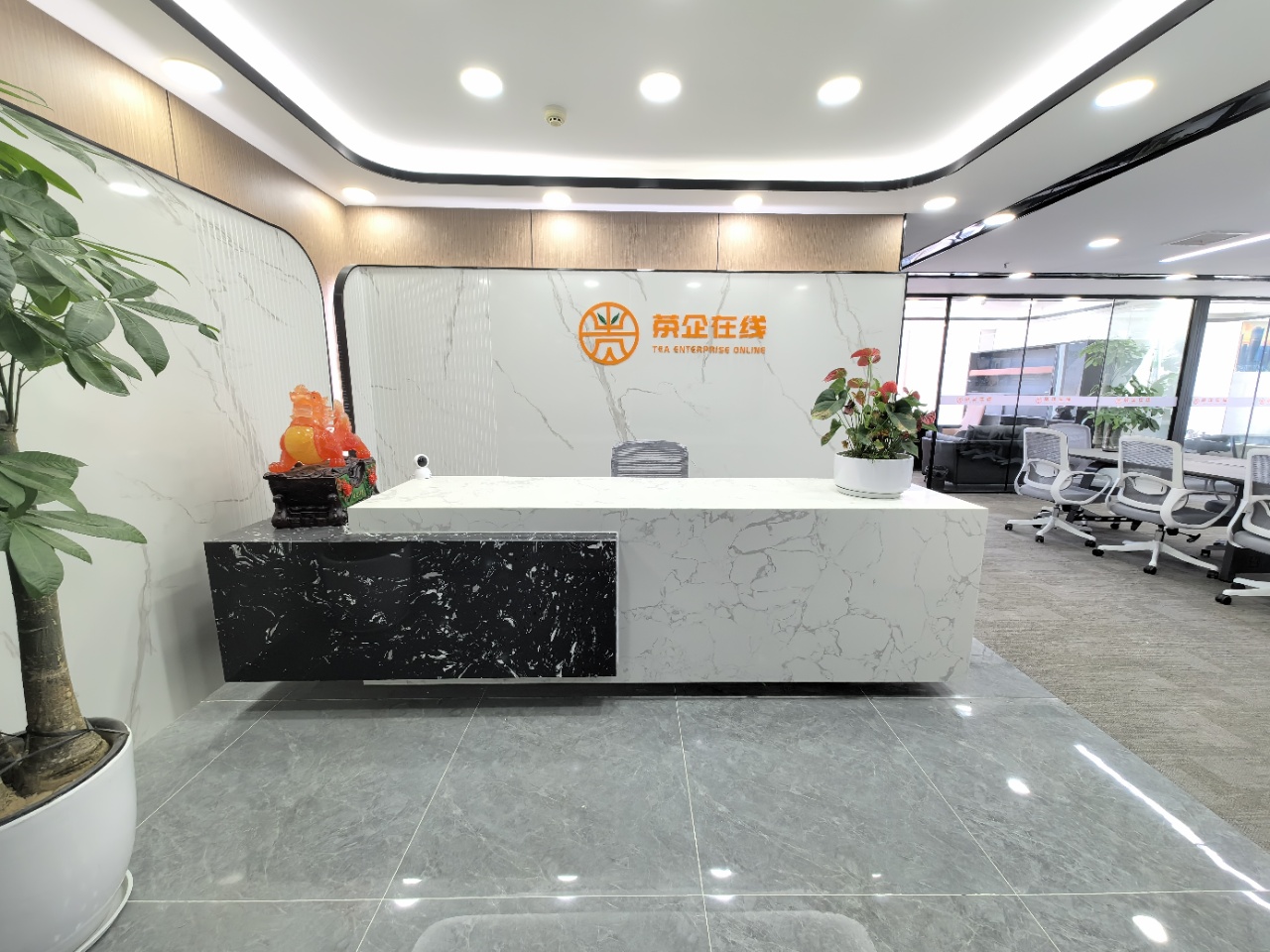 市中心东门大桥铁口 按套出租 含物业4隔间20工位  无加时费 拎包入住 东方广场办公室出租