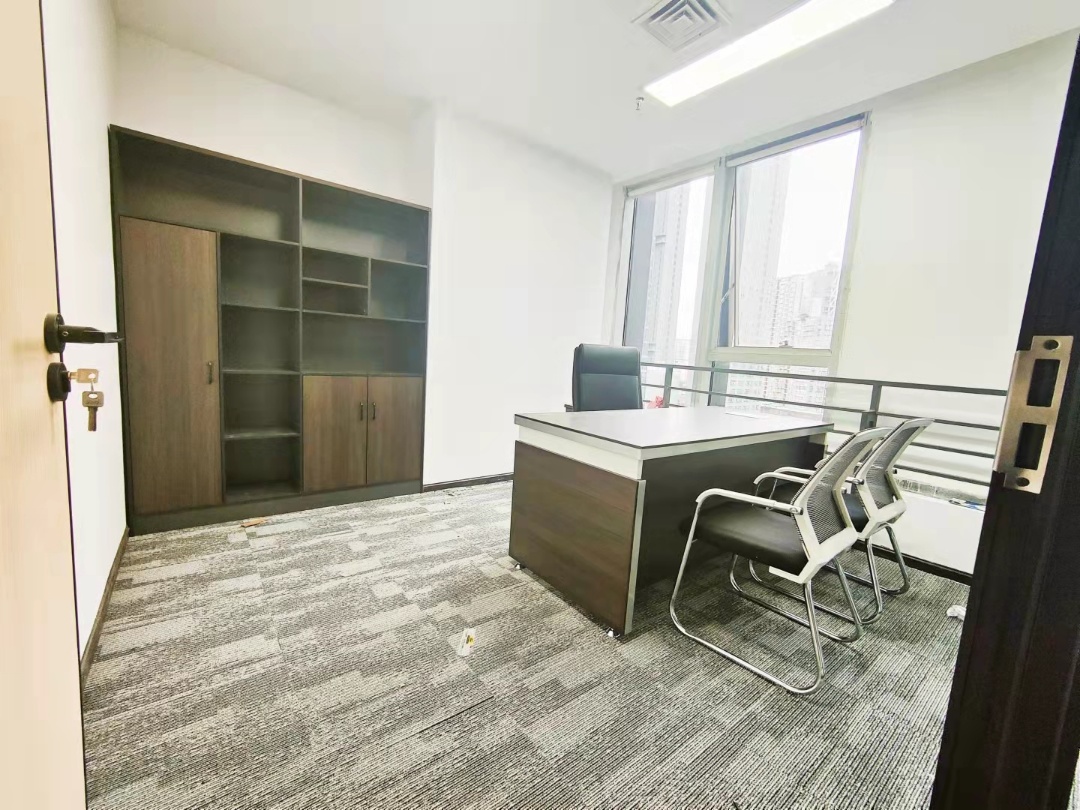 喜年广场 现代精装带家具 户型方正 2隔间12工位 紧挨春熙路