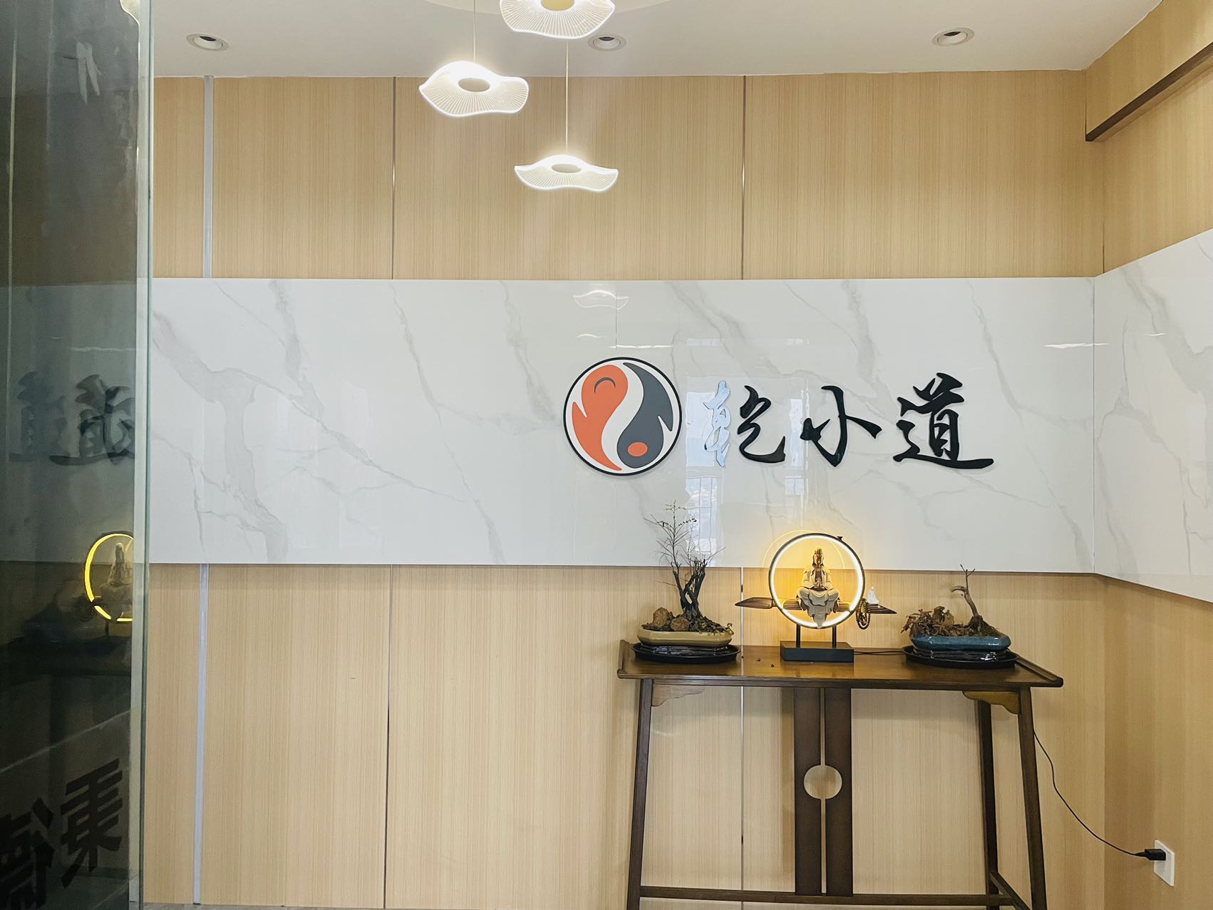 北城盛世地铁口2隔间10工位采光通透精装修带家具高品质写字楼双开玻璃门