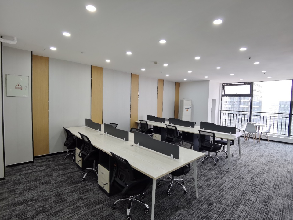 天府三街地铁口 2隔间12工位 利用率非常高 精装带家具 户型方正 新希望国际|高新区写字楼|高新区办公室|租小团
