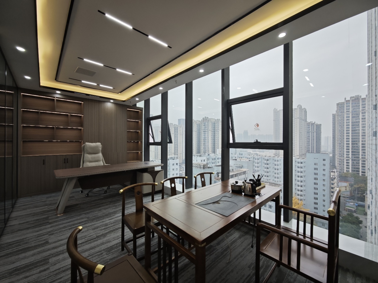 成华区建设路精装小面积 创业办事处首选 2隔间6-9工位 大老板间 视野巴适 带家具 钻石广场办公室出租