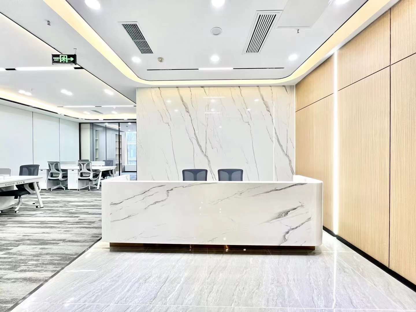 1号线金融城 按套出租 轻奢小户型 3隔间15工位 报价含物业 视野巴适 拎包入住 中航国际广场 办公室出租