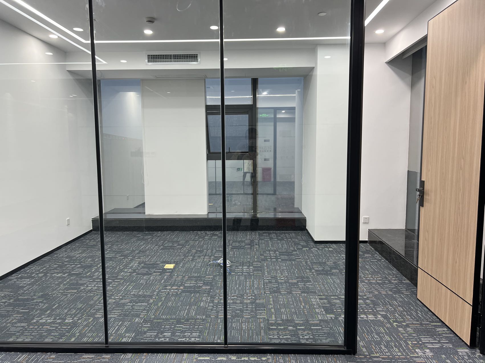 锦江区汇融广场2602平精装办公室带家具出租