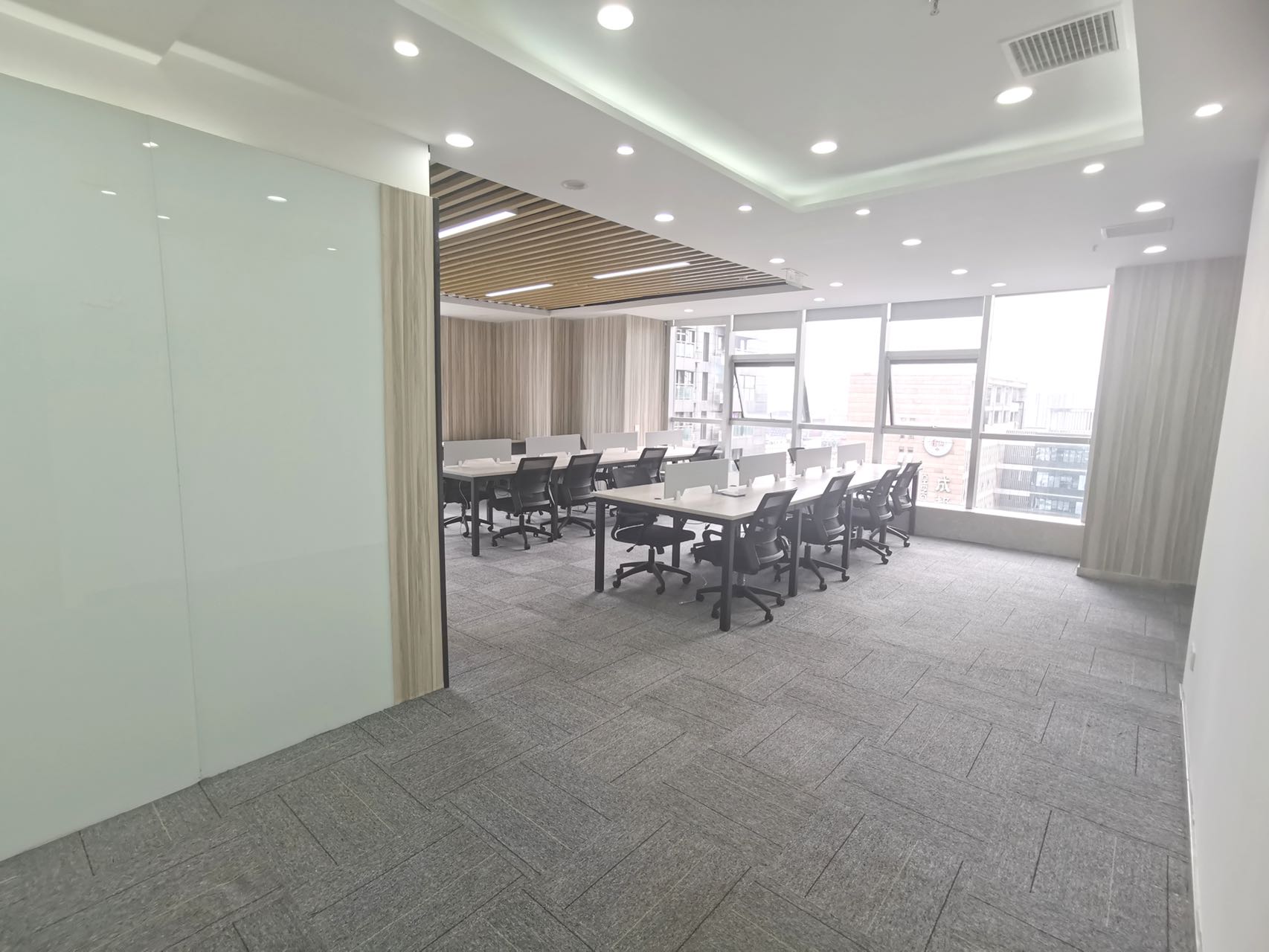 锦江区红星国际188平精装办公室带家具 户型方正 采光通透 电梯口户型