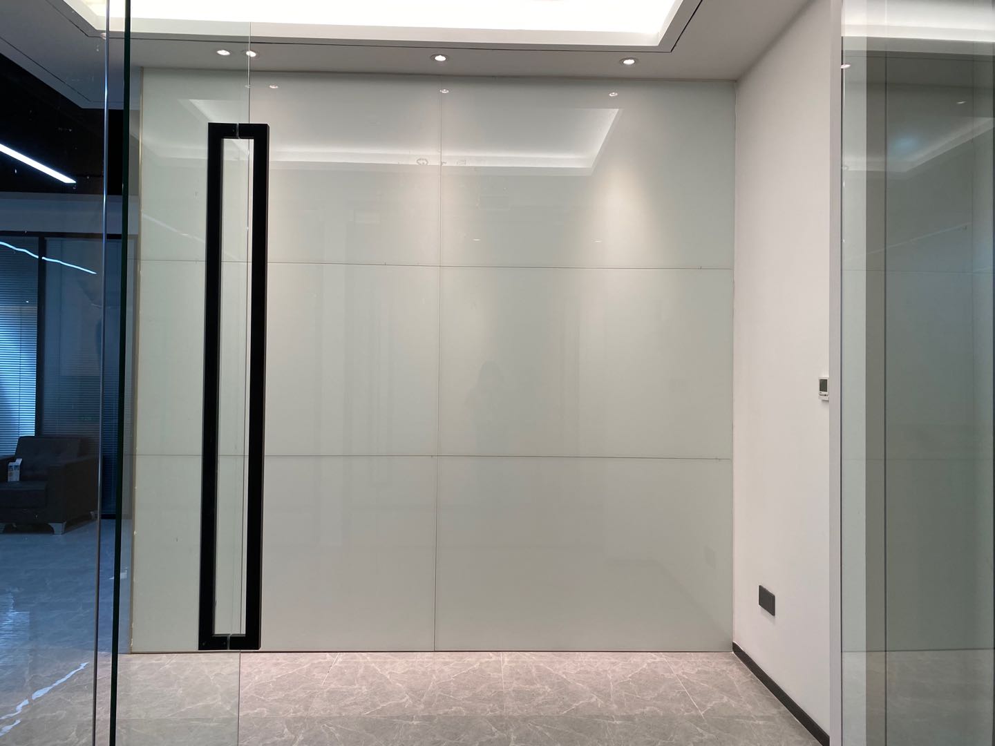 会展中心 3隔间18工位 特价好房 精装修带家具
