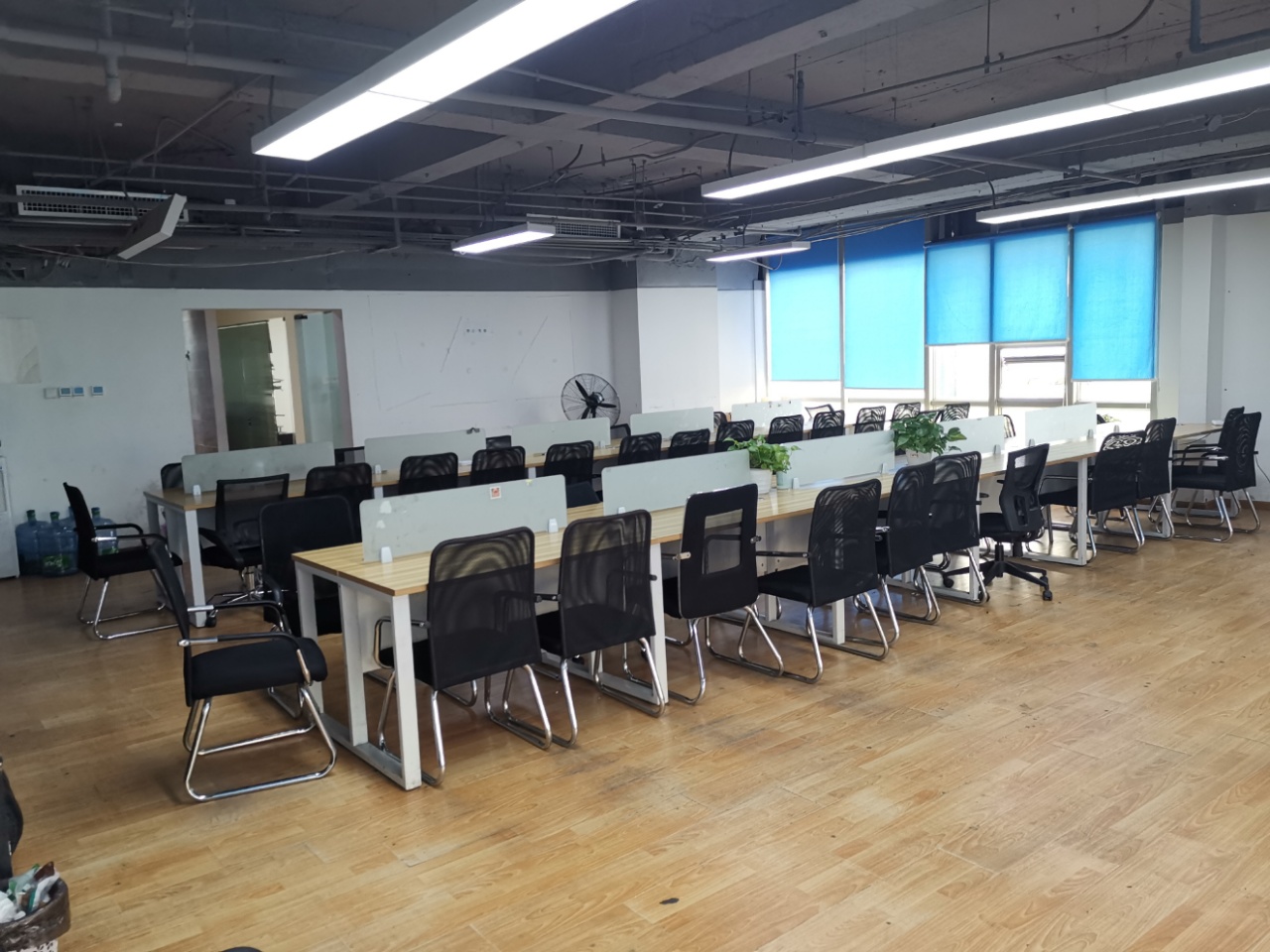 骡马市顺城街（冠城广场）356平米 精装带家具 全木地板  动静分区