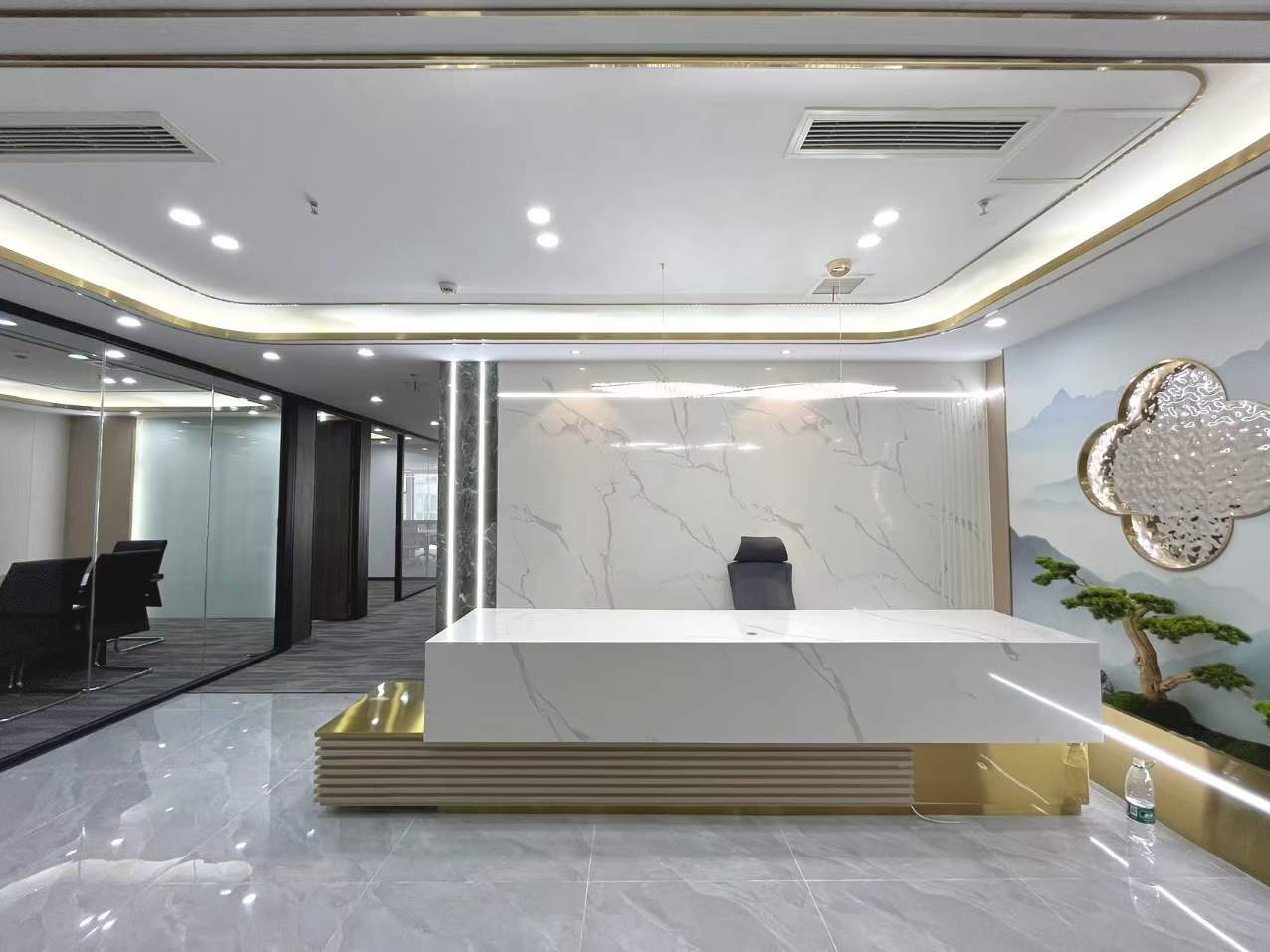 武侯区豪装房源 桐梓林地铁口 300平方 6隔间20工位 利用率高 新希望大厦
