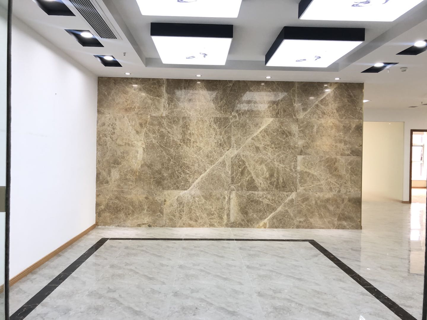 中物国际338平，高区视野开阔，且租金便宜