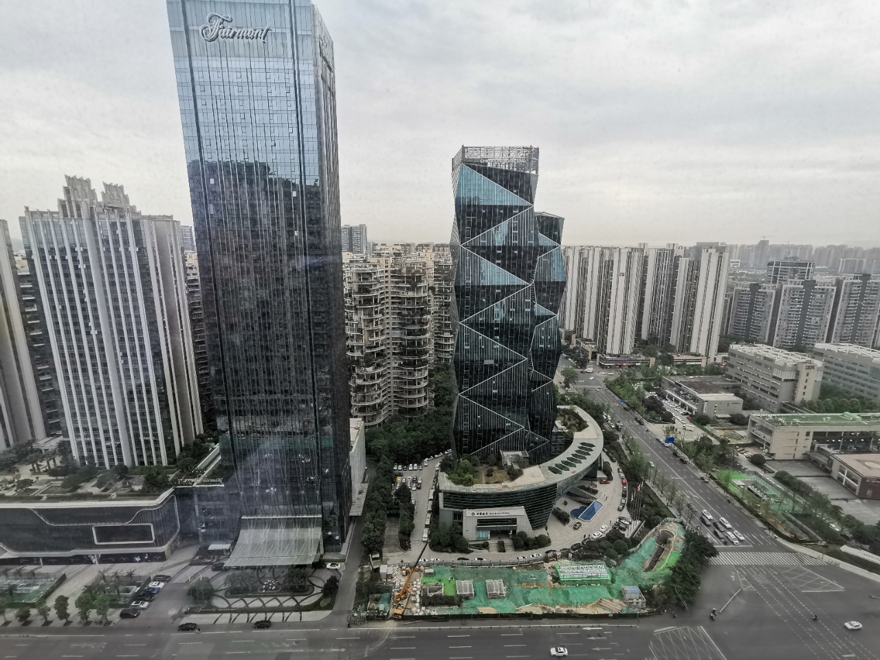 天祥广场1隔间10工位采光通透精装修带家具低公摊无加时费双开玻璃门地铁口交通便利
