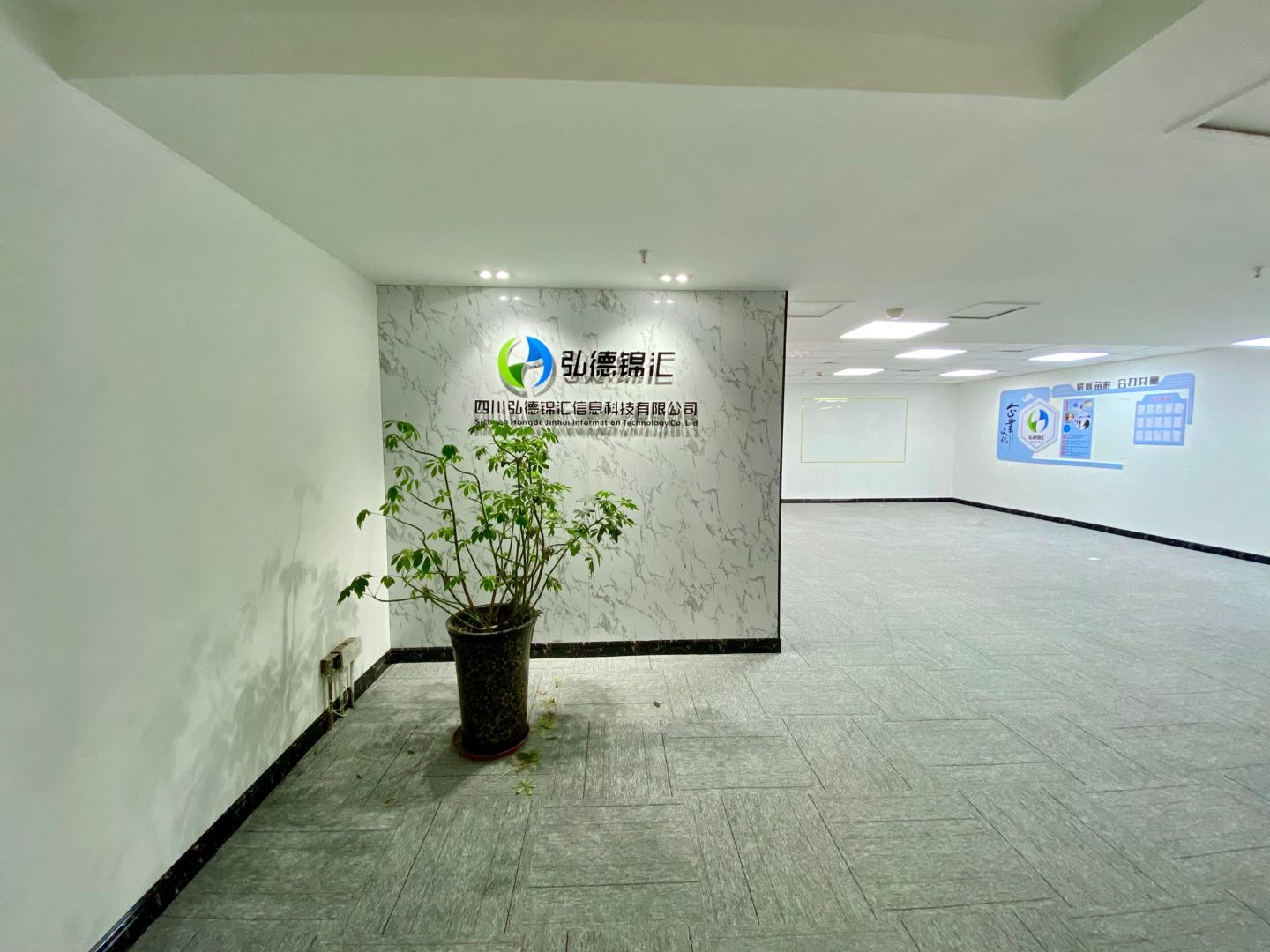 茂业中心 采光通透 4隔间18工位 精装修|高新区写字楼|高新区办公室|租小团