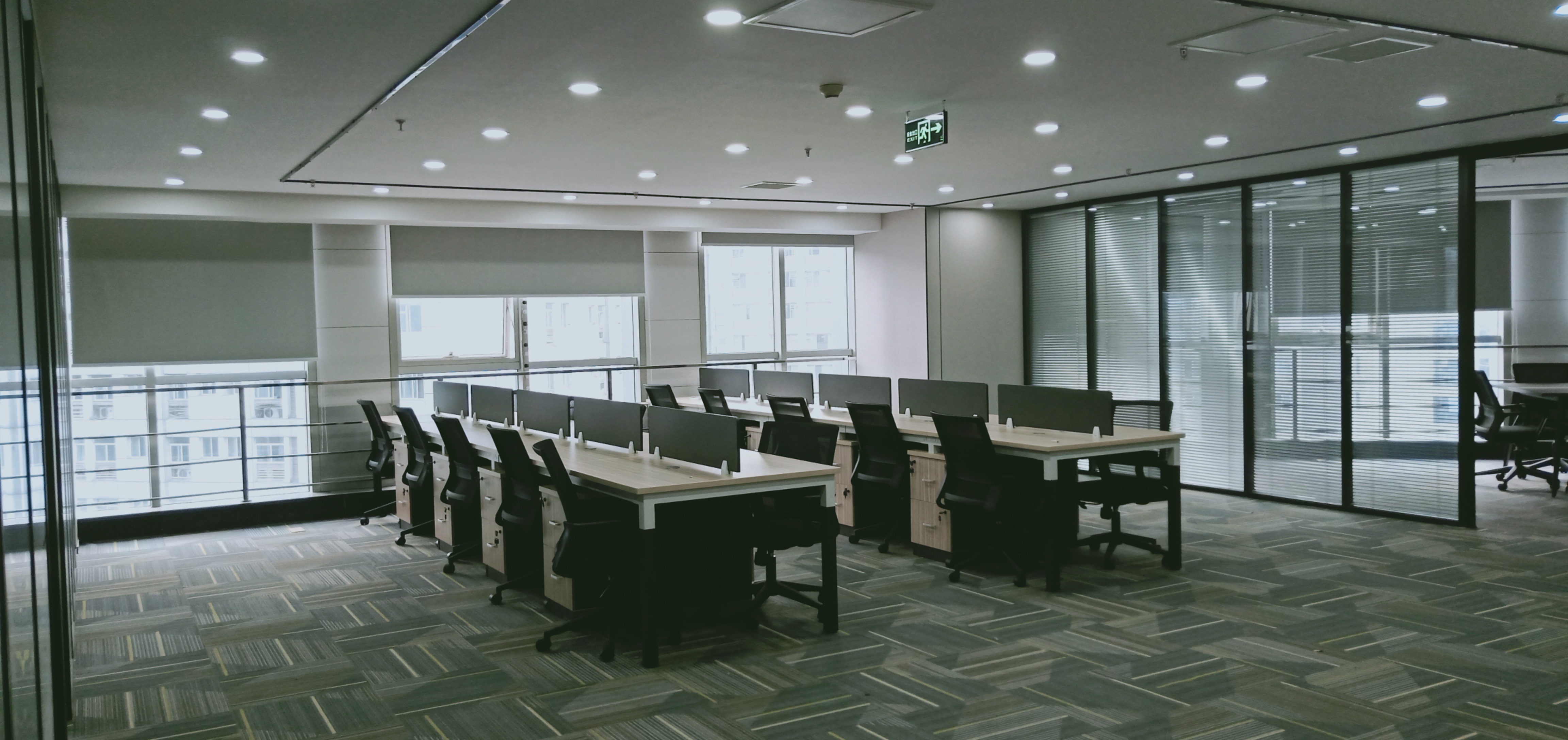 春熙路甲级写字楼 223平 4隔间36工位 户型方正 利用率高  精装带家具 时代广场
