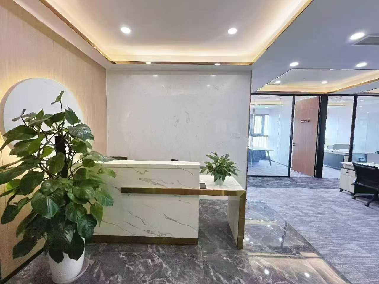 成华区东三环外侧一点 8号线龙潭寺地铁口 服务面积240平 4隔间18工位 24小时空调 博汇大厦办公室出租