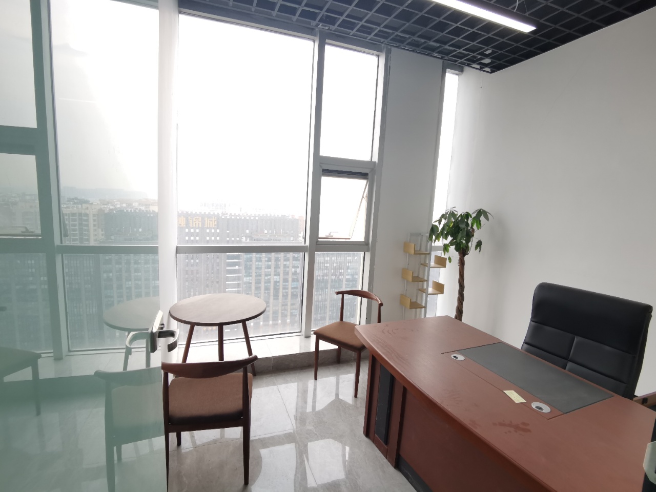 泛悦城市广场54平，小户型，精装修带全套办公家具，价格实惠