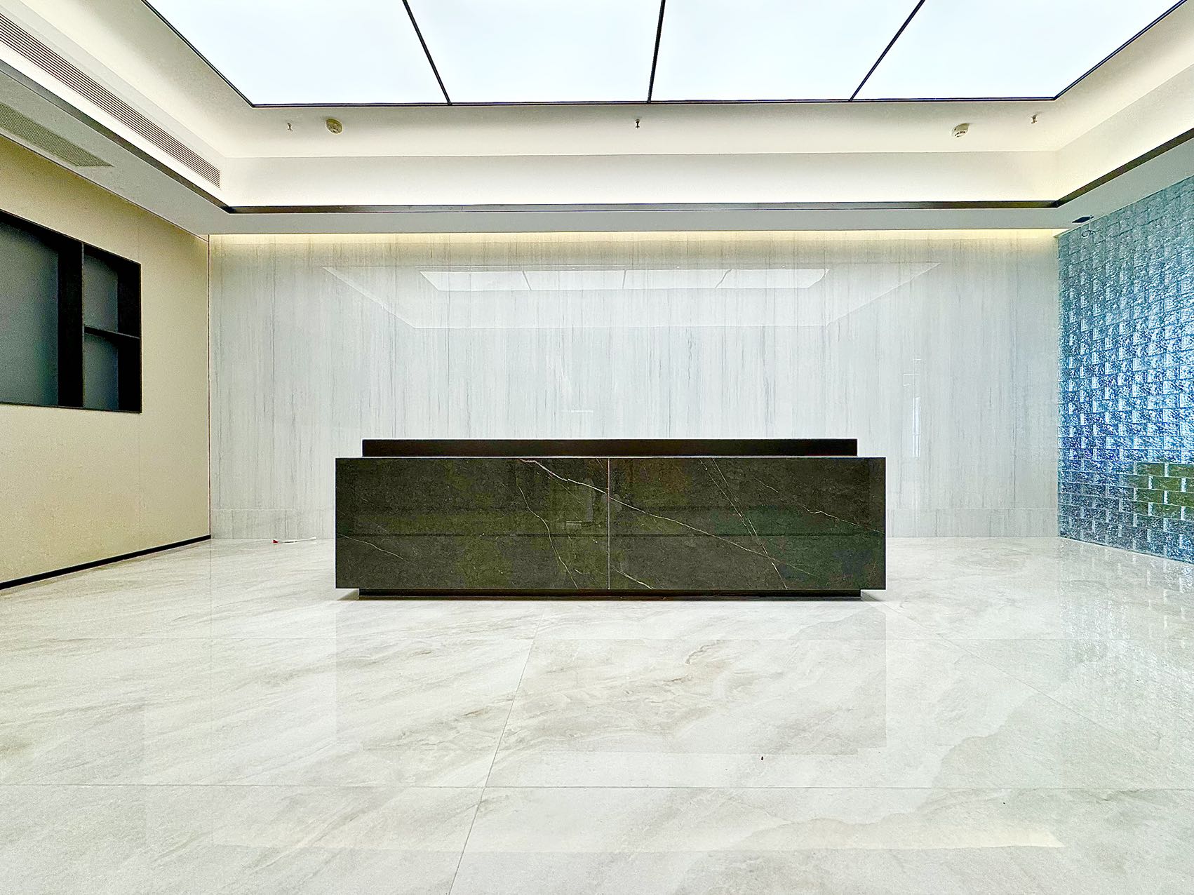 1/18号线地铁口-海昌路 套租7隔间54工位 双面采光 大气前台 精装现代风 含物业费 天府菁蓉大厦办公室出租