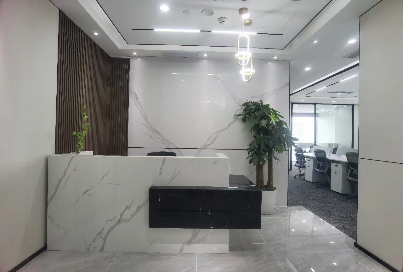 市中心航天科技大厦3隔间20工位艺术精装带家具高区采光特价在租