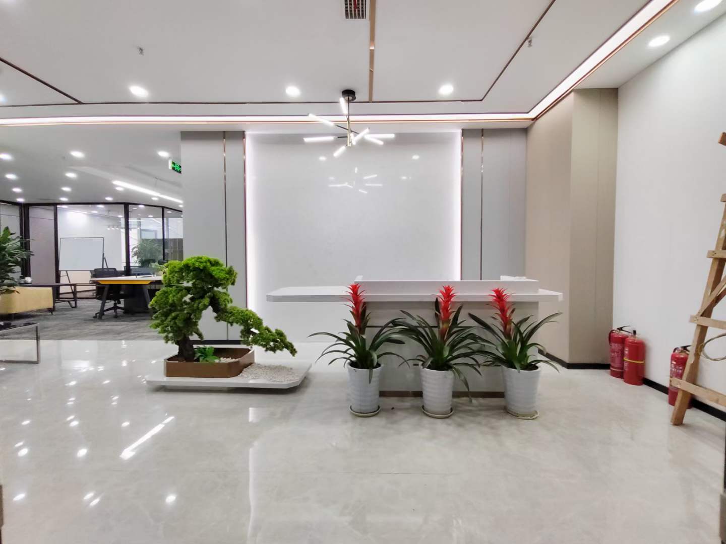 环球中心北区区精装 5隔间40工位户型方正 双阳台 精装带家具 报价含物业|高新区写字楼|高新区办公室|租小团