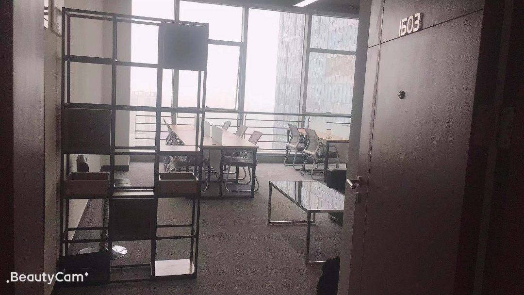 瑞安中心1隔间12工位采光通透精装修带家具低公摊无加时费双开玻璃门近地铁