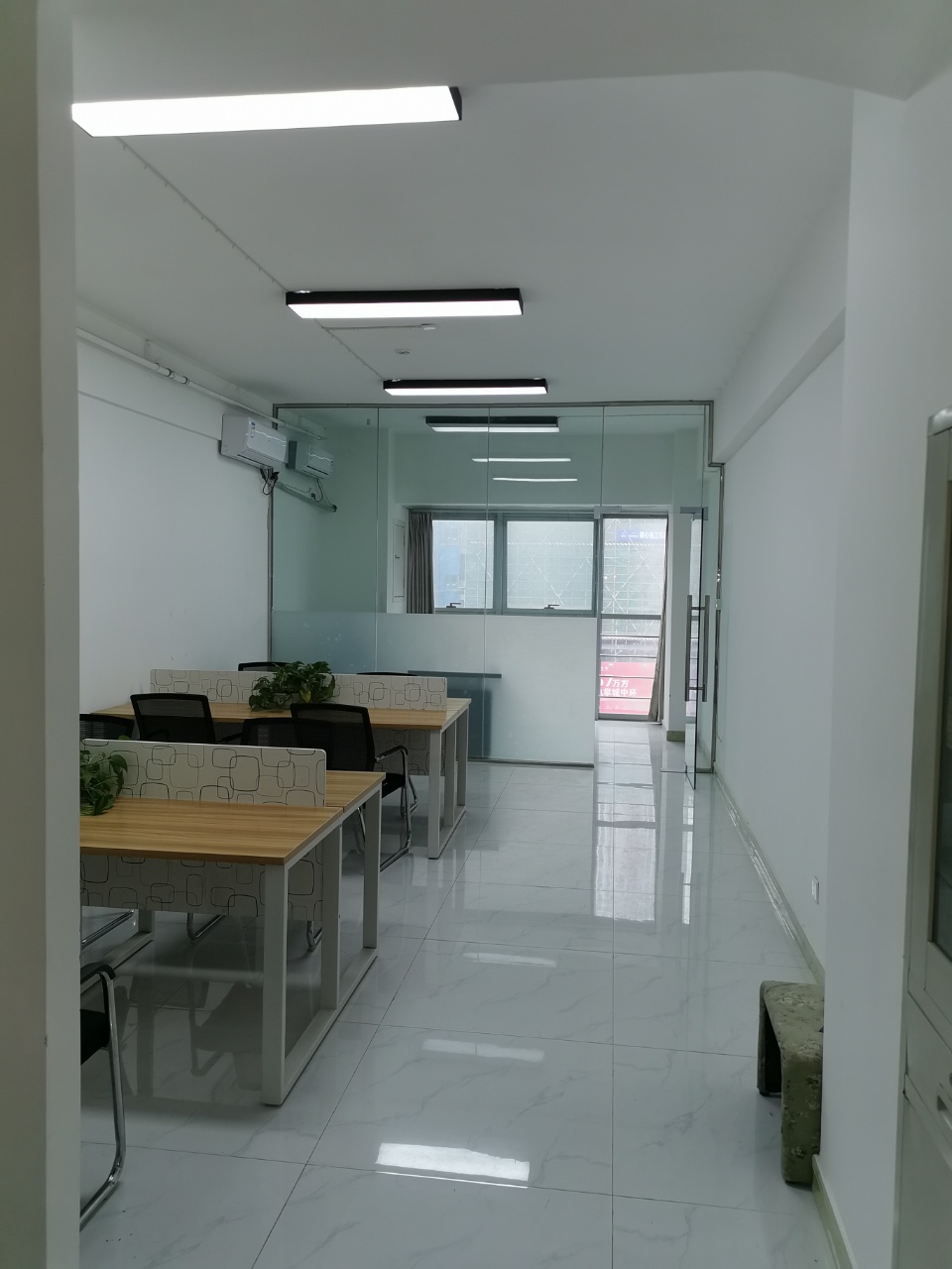 成华区昭觉寺南路地铁口融锦城精装办公室 户型方正|成华区写字楼|成华区办公室|租小团